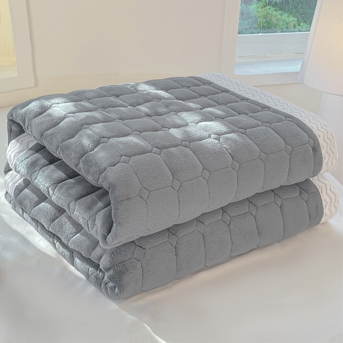 91家纺网 家纺一手货源 找家纺 2025年新款纯色牛奶绒夹棉床垫-风格一 浅灰