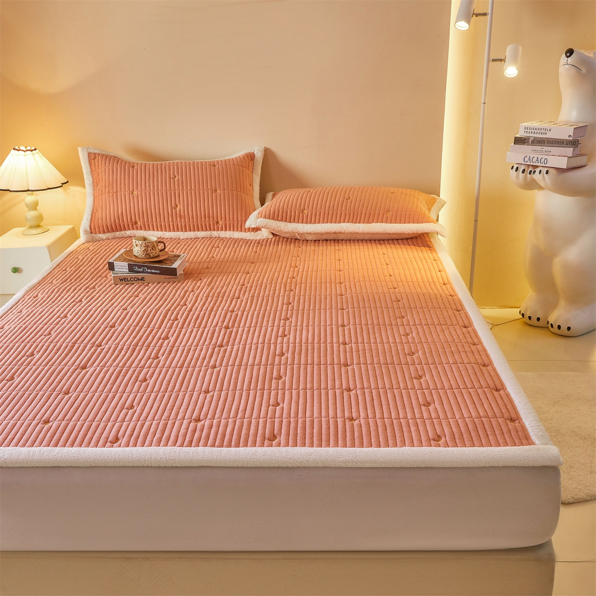 91家纺网 家纺一手货源 找家纺 （总）雯豆家纺 2025秋冬新款刺绣款夹棉床褥床垫床护垫绣花纯色垫子