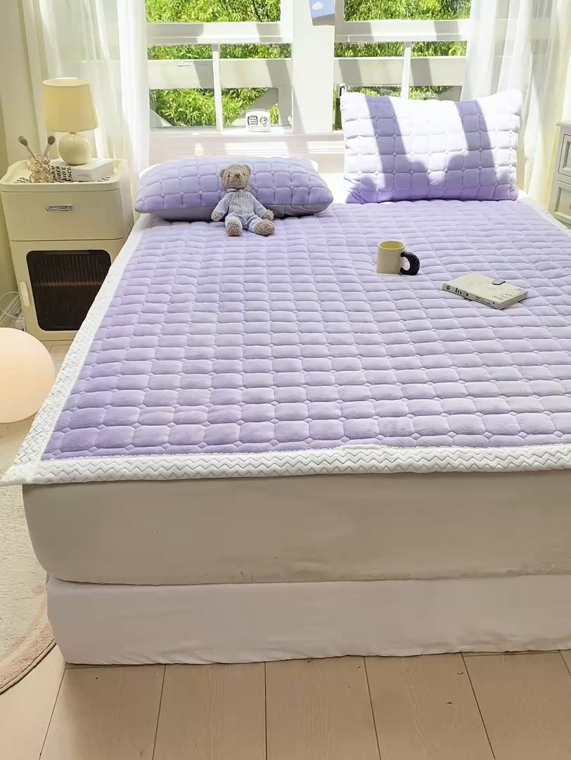 91家纺网 家纺一手货源 找家纺 2025年新款纯色牛奶绒夹棉床垫-风格一 紫色