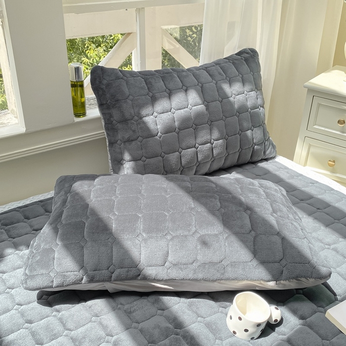 91家纺网 家纺一手货源 找家纺 2025年新款纯色牛奶绒夹棉床垫-风格一 深灰