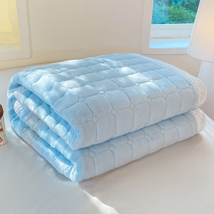 91家纺网 家纺一手货源 找家纺 2025年新款纯色牛奶绒夹棉床垫-风格一 天蓝