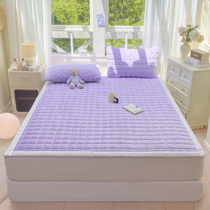 91家纺网 家纺一手货源 找家纺 2025年新款纯色牛奶绒夹棉床垫-风格一 紫色