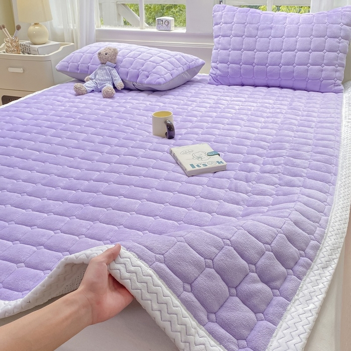 91家纺网 家纺一手货源 找家纺 2025年新款纯色牛奶绒夹棉床垫-风格一 紫色