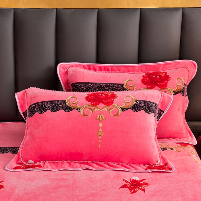 91家纺网 家纺一手货源 找家纺 晚静 2025新款7斤牛奶绒四件套金貂法莱绒床裙款保暖绒三件套  爱恋粉