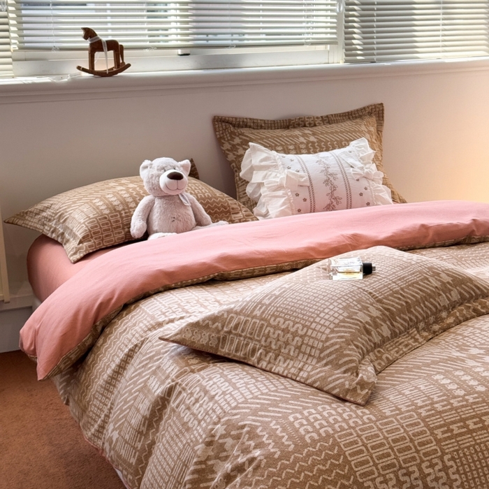 91家纺网 家纺一手货源 找家纺 棉生活家纺 2025新款铂金全棉纯棉磨毛四件套 罗卡尼亚