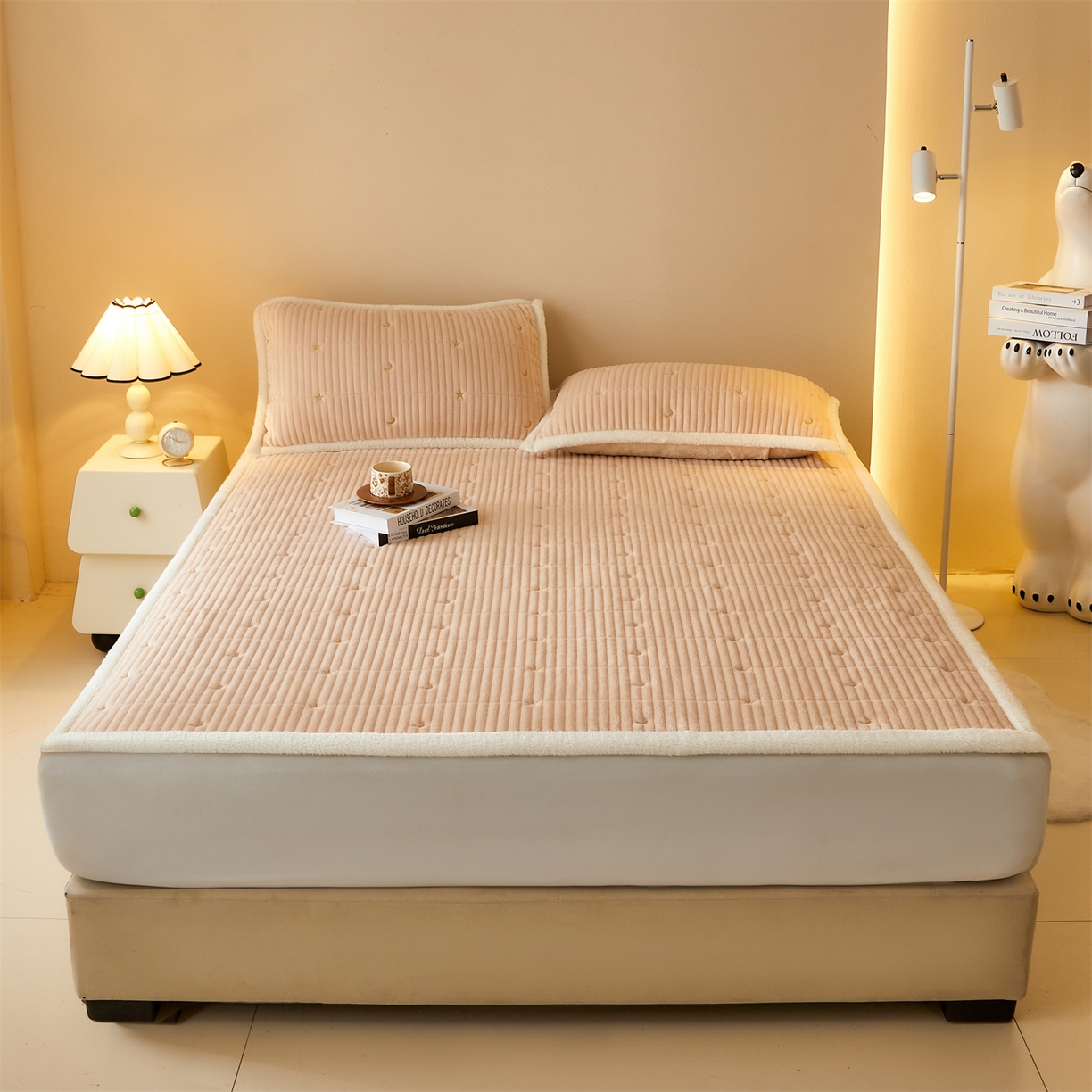 91家纺网 家纺一手货源 找家纺 雯豆家纺 2025秋冬新款刺绣款夹棉床褥床垫床护垫绣花纯色垫子 繁星-奶咖