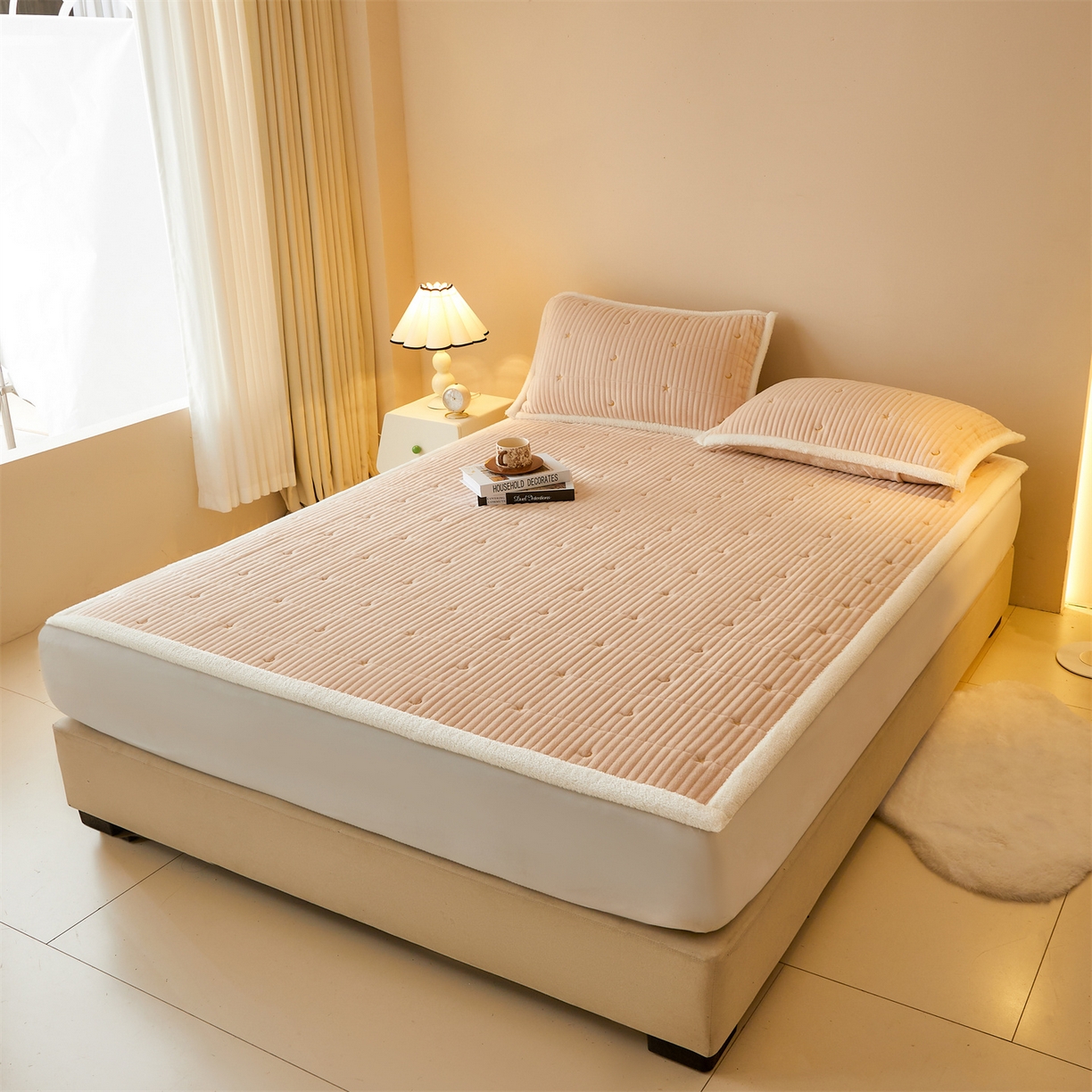 91家纺网 家纺一手货源 找家纺 雯豆家纺 2025秋冬新款刺绣款夹棉床褥床垫床护垫绣花纯色垫子 繁星-奶咖