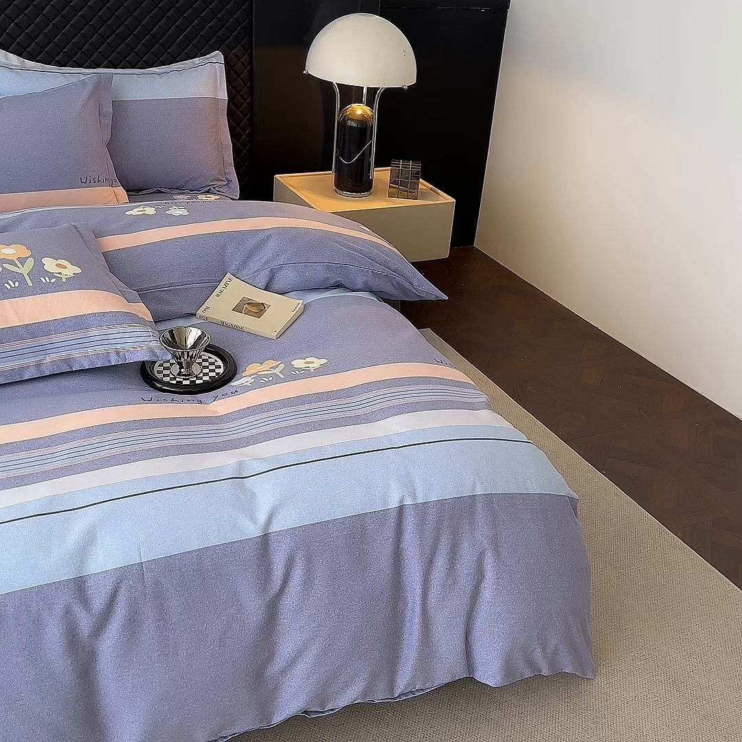 91家纺网 家纺一手货源 找家纺 棉生活家纺 2025新款铂金全棉纯棉磨毛四件套 浅艺雏菊