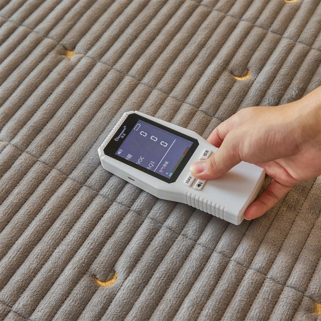 91家纺网 家纺一手货源 找家纺 雯豆家纺 2025秋冬新款刺绣款夹棉床褥床垫床护垫绣花纯色垫子 繁星-深空灰