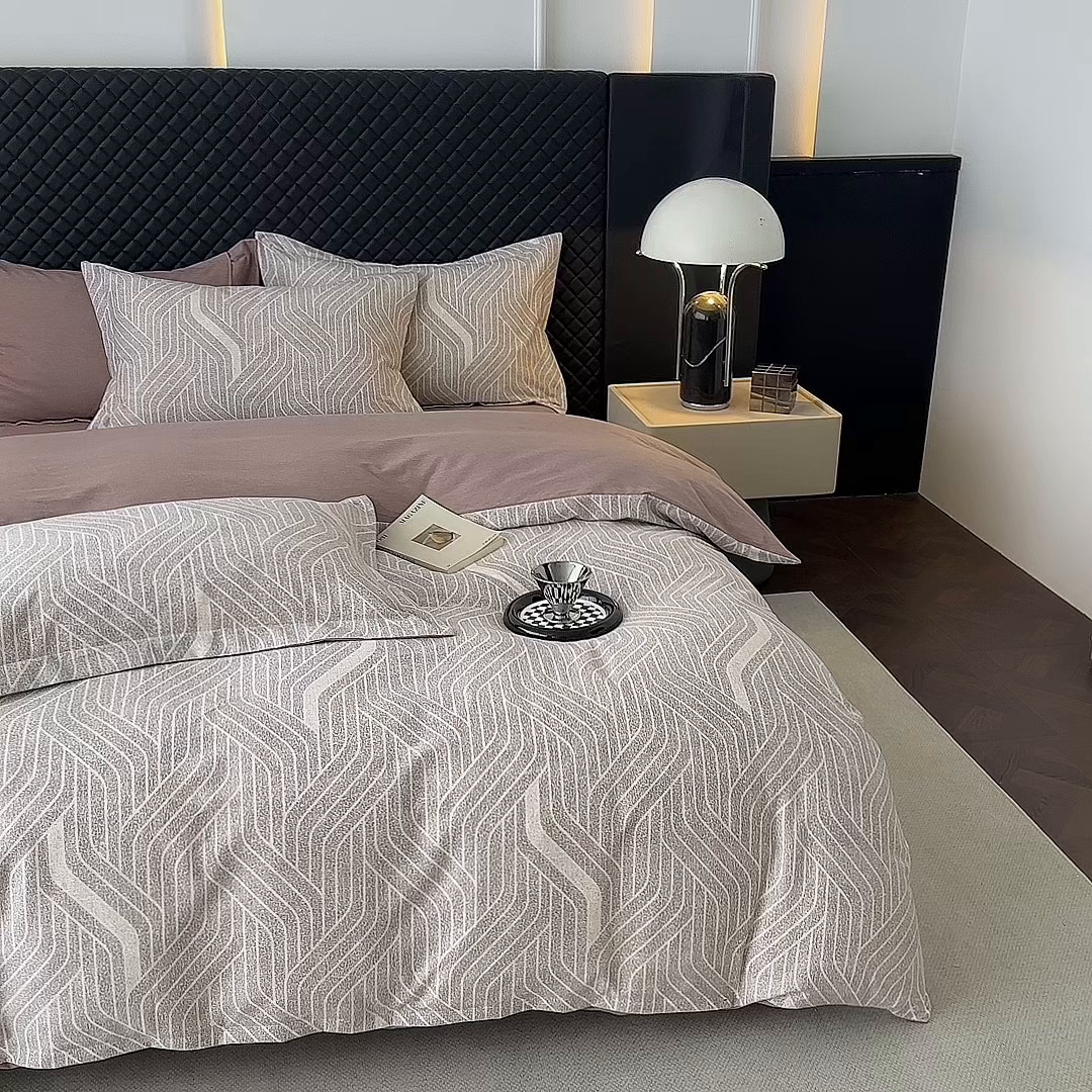 91家纺网 家纺一手货源 找家纺 棉生活家纺 2025新款铂金全棉纯棉磨毛四件套 月笼银沙