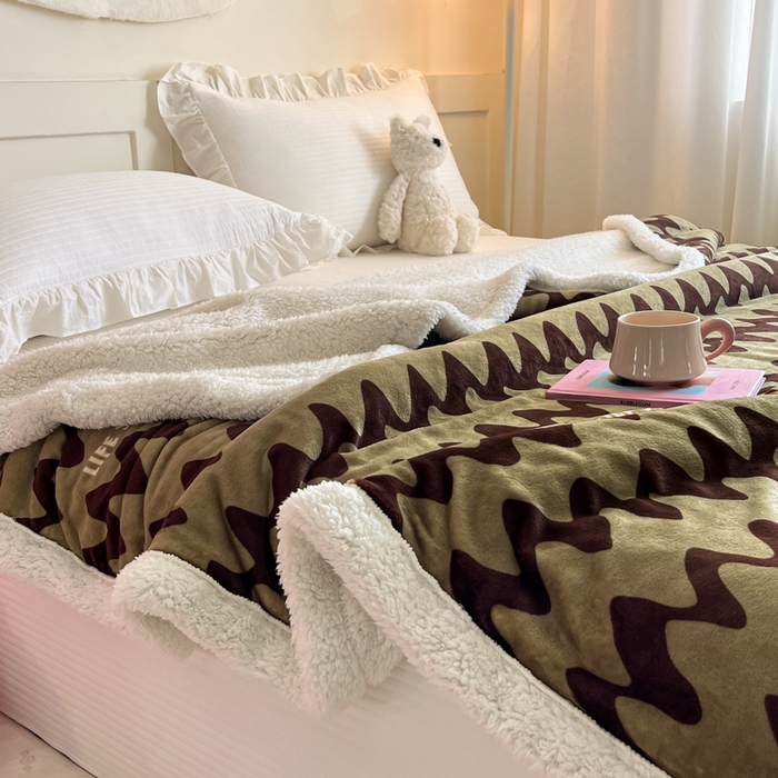 91家纺网 家纺一手货源 找家纺 川悦生活 2025新款牛奶绒羊羔绒毯子毛毯 毛毯简一轻咖