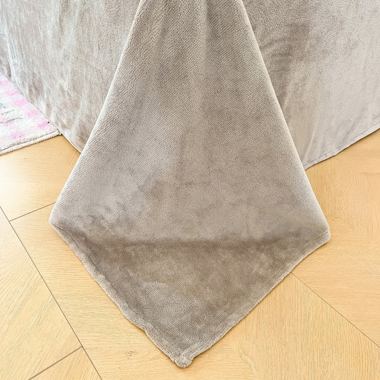 91家纺网 家纺一手货源 找家纺 启发 2025新款高克重小清新牛奶绒印花四件套 波浪