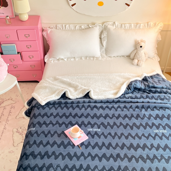 91家纺网 家纺一手货源 找家纺 川悦生活 2025新款牛奶绒羊羔绒毯子毛毯 毛毯简一轻蓝