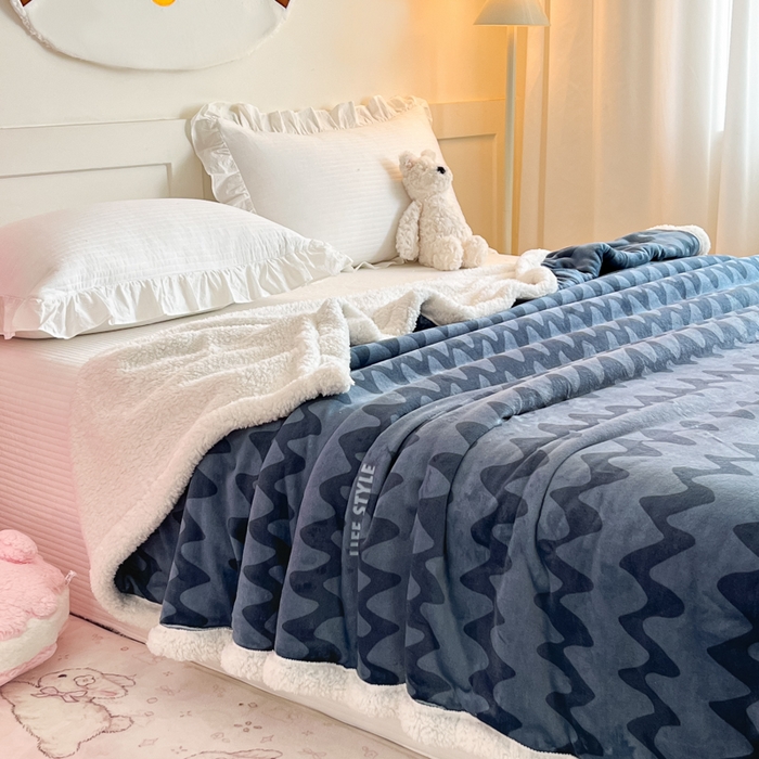 91家纺网 家纺一手货源 找家纺 川悦生活 2025新款牛奶绒羊羔绒毯子毛毯 毛毯简一轻蓝