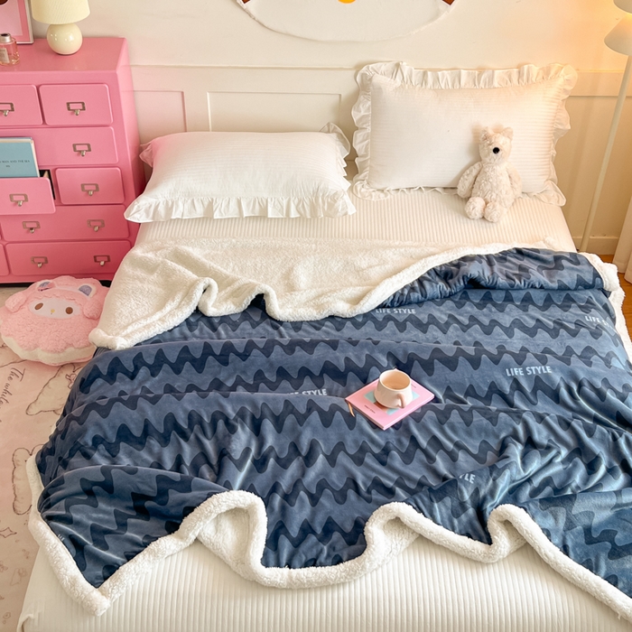 91家纺网 家纺一手货源 找家纺 川悦生活 2025新款牛奶绒羊羔绒毯子毛毯 毛毯简一轻蓝