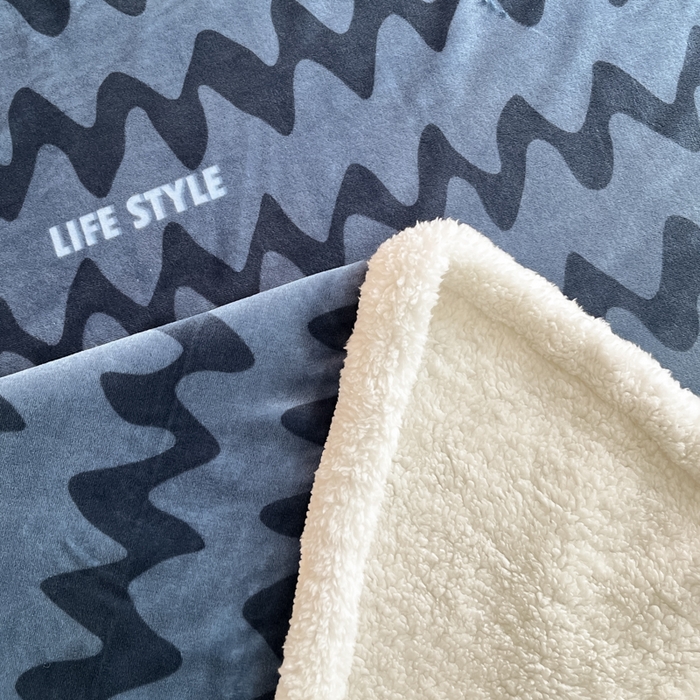 91家纺网 家纺一手货源 找家纺 川悦生活 2025新款牛奶绒羊羔绒毯子毛毯 毛毯简一轻蓝