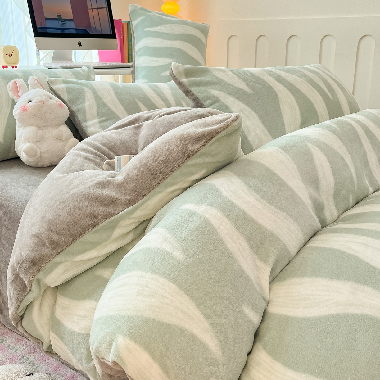 91家纺网 家纺一手货源 找家纺 启发 2025新款高克重小清新牛奶绒印花四件套 波浪