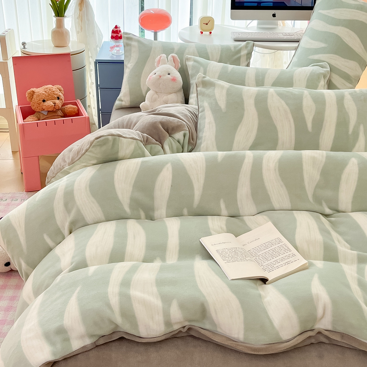 91家纺网 家纺一手货源 找家纺 启发 2025新款高克重小清新牛奶绒印花四件套 波浪