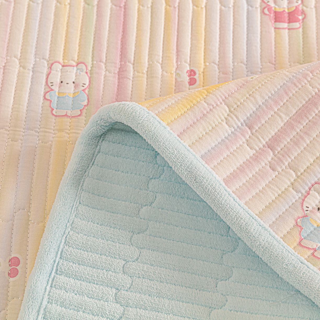 91家纺网 家纺一手货源 找家纺 恒尚居 2025新款A版全棉B版牛奶绒夹棉床褥垫A类四季可用学生床垫-秋冬款三件套系列三 彩虹猫【A纯棉-B牛奶绒】