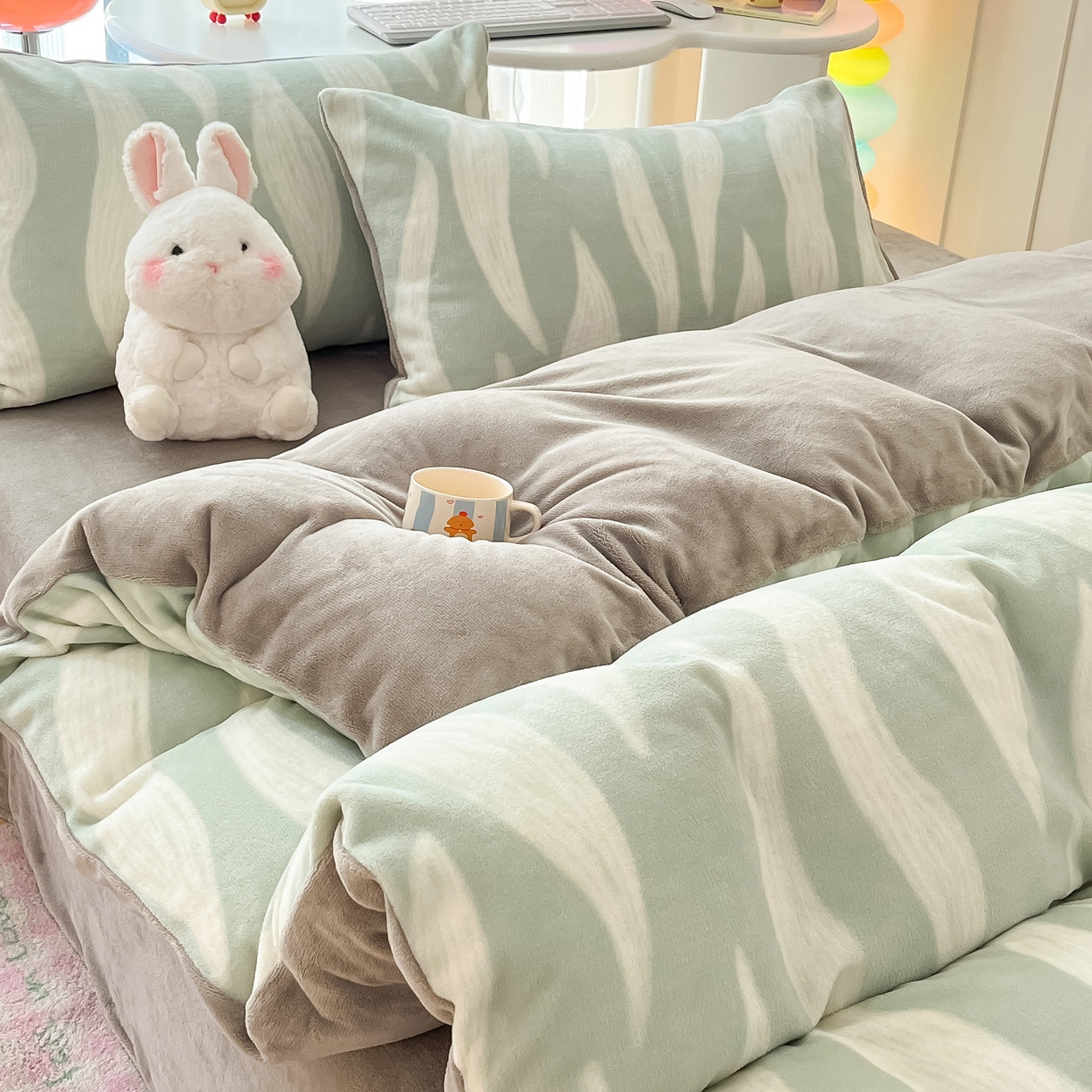 91家纺网 家纺一手货源 找家纺 启发 2025新款高克重小清新牛奶绒印花四件套 波浪