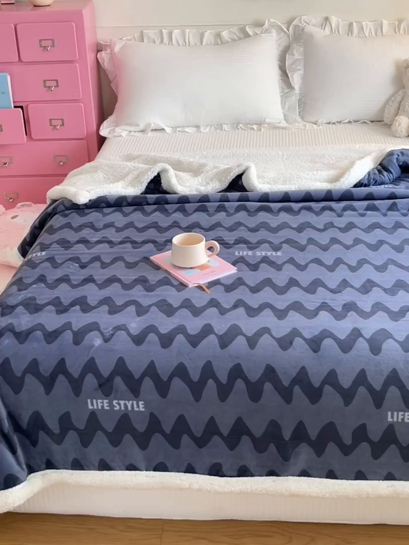 91家纺网 家纺一手货源 找家纺 川悦生活 2025新款牛奶绒羊羔绒毯子毛毯 毛毯简一轻蓝