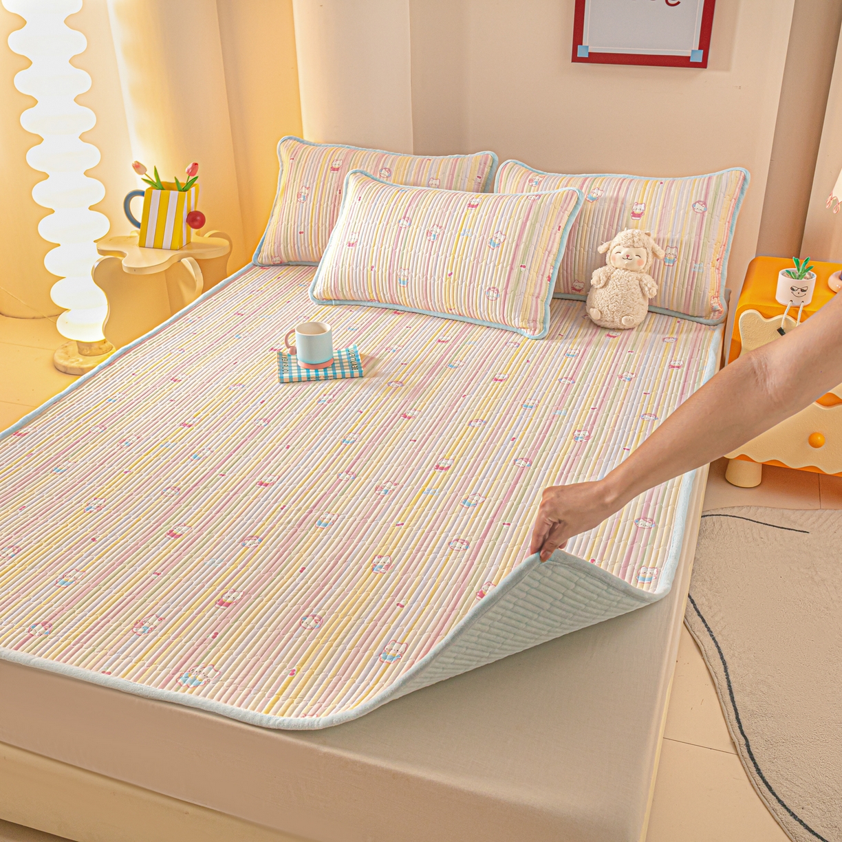 91家纺网 家纺一手货源 找家纺 恒尚居 2025新款A版全棉B版牛奶绒夹棉床褥垫A类四季可用学生床垫-秋冬款三件套系列三 彩虹猫【A纯棉-B牛奶绒】