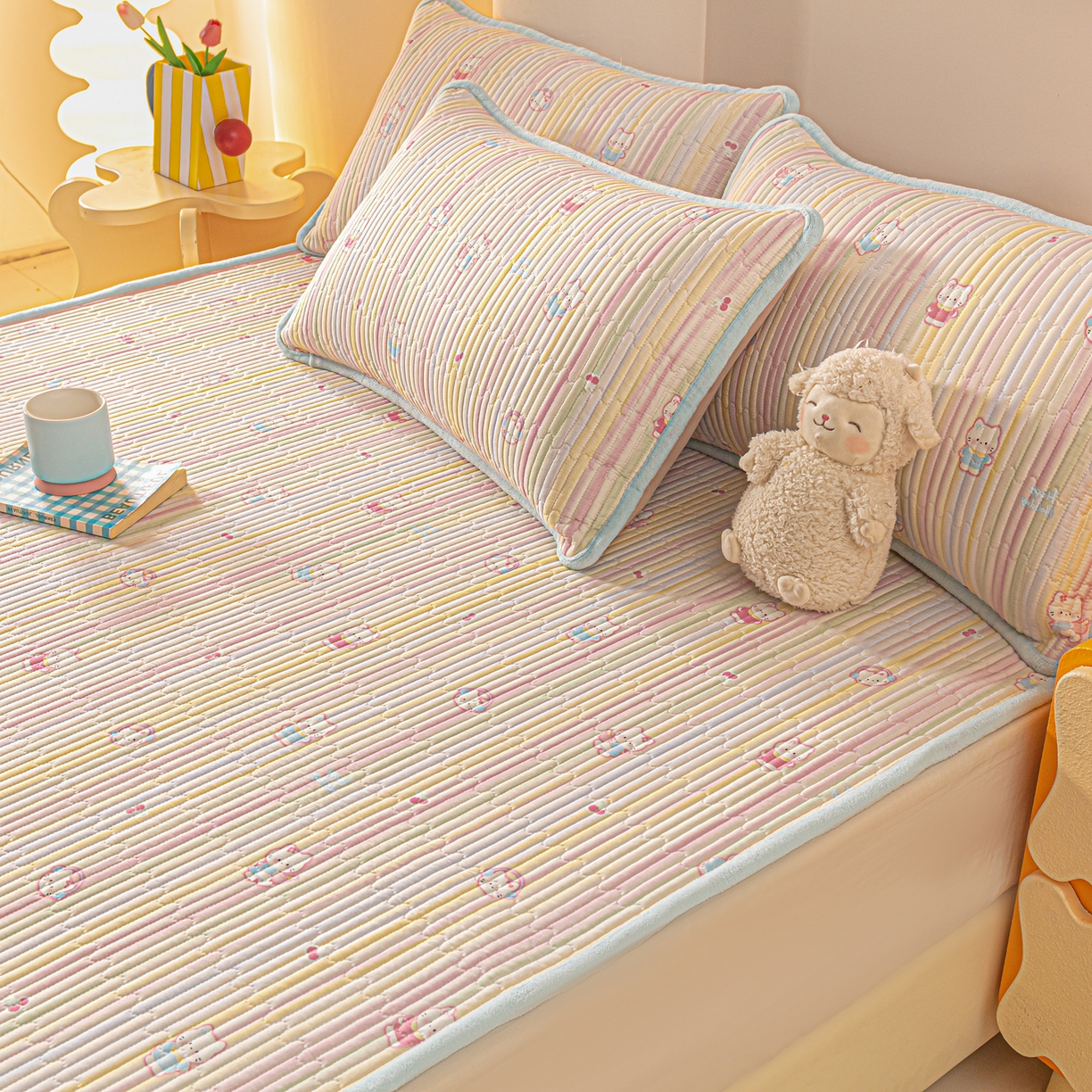 91家纺网 家纺一手货源 找家纺 恒尚居 2025新款A版全棉B版牛奶绒夹棉床褥垫A类四季可用学生床垫-秋冬款三件套系列三 彩虹猫【A纯棉-B牛奶绒】