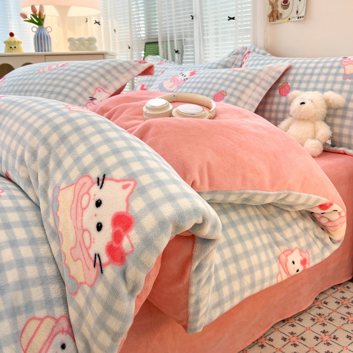 91家纺网 家纺一手货源 找家纺 启发 2025新款高克重小清新牛奶绒印花四件套 蛋糕Kitty