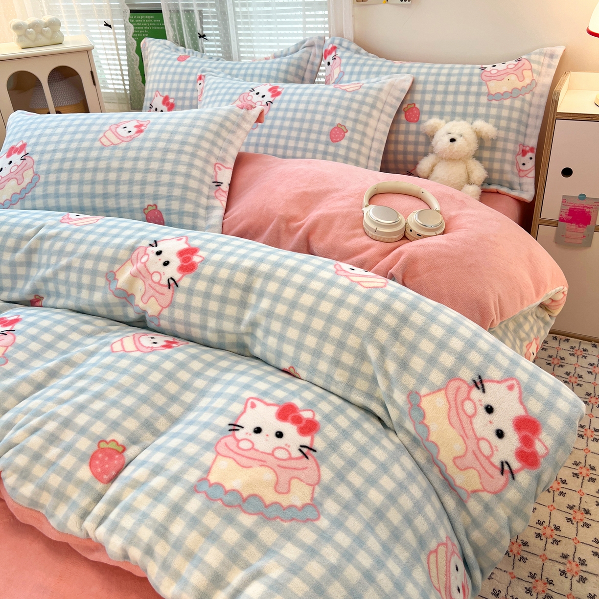 91家纺网 家纺一手货源 找家纺 启发 2025新款高克重小清新牛奶绒印花四件套 蛋糕Kitty