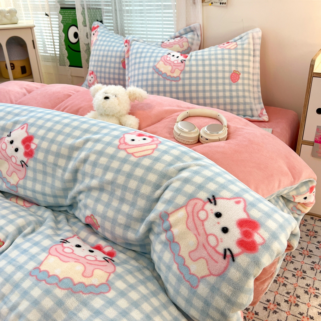 91家纺网 家纺一手货源 找家纺 启发 2025新款高克重小清新牛奶绒印花四件套 蛋糕Kitty