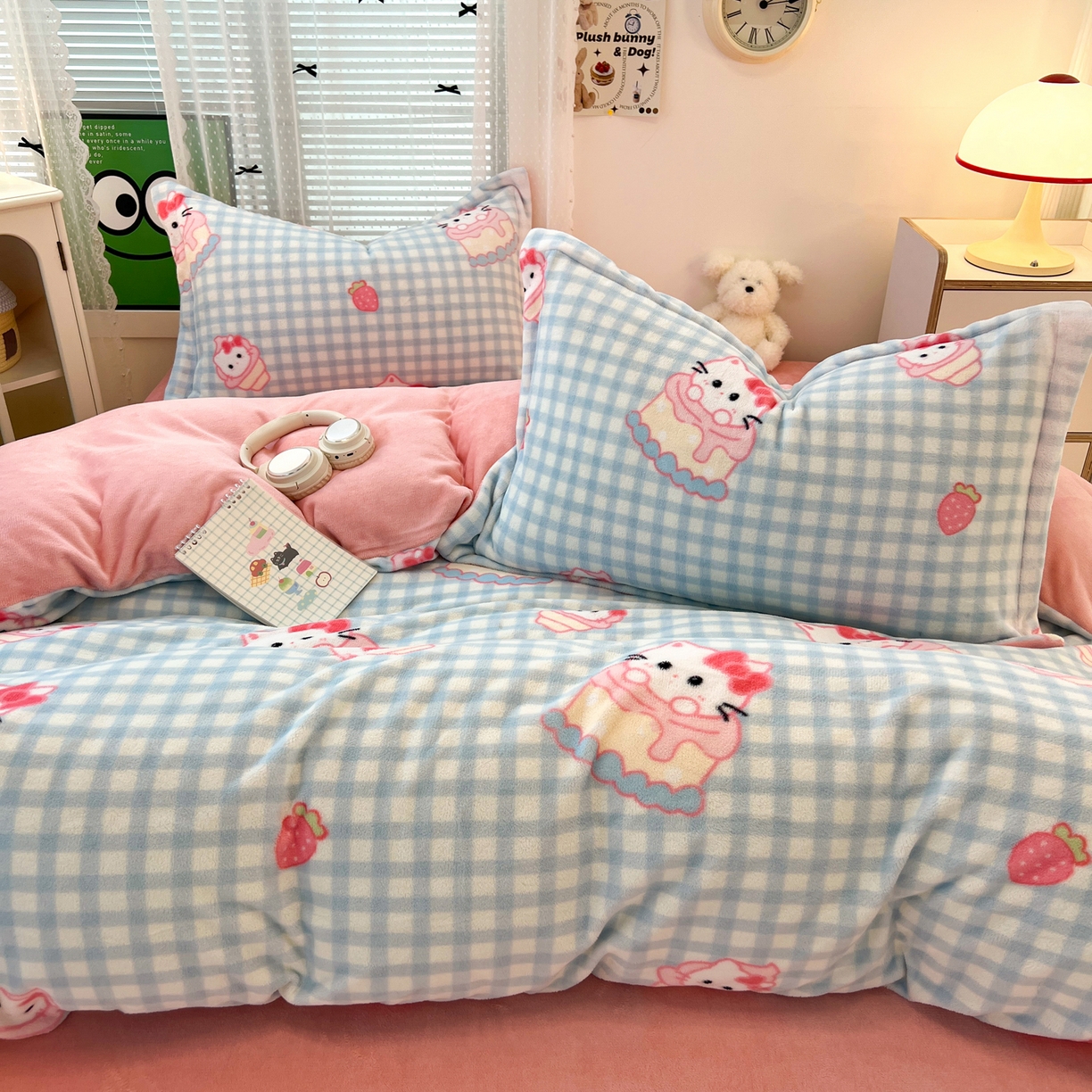 91家纺网 家纺一手货源 找家纺 启发 2025新款高克重小清新牛奶绒印花四件套 蛋糕Kitty