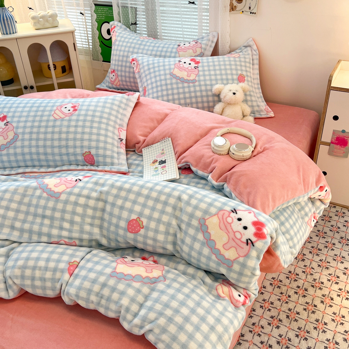 91家纺网 家纺一手货源 找家纺 启发 2025新款高克重小清新牛奶绒印花四件套 蛋糕Kitty