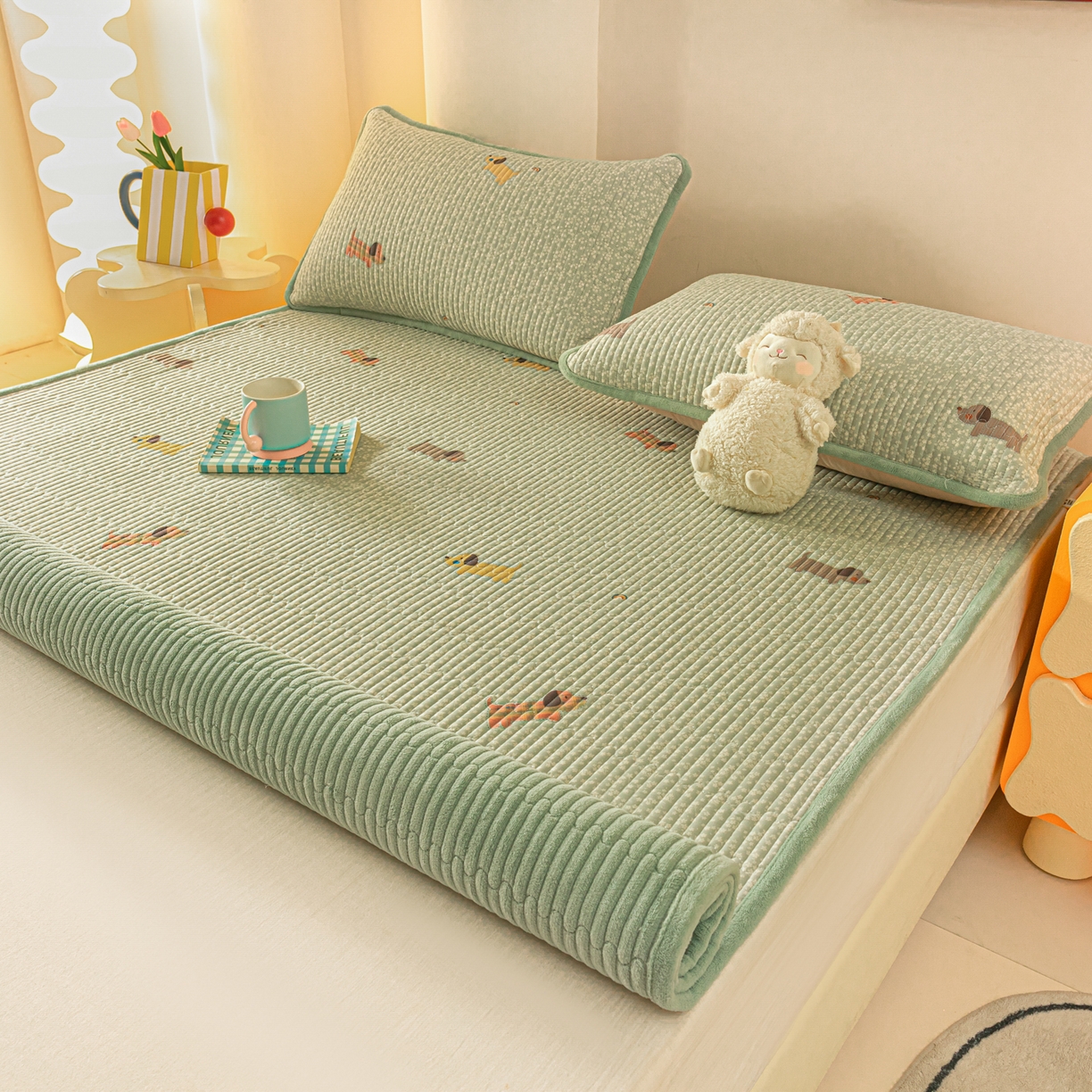 91家纺网 家纺一手货源 找家纺 恒尚居 2025新款A版全棉B版牛奶绒夹棉床褥垫A类四季可用学生床垫-秋冬款三件套系列二 布丁狗【A纯棉-B牛奶绒】