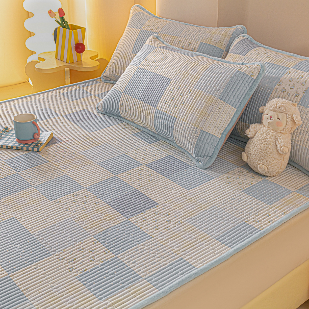 91家纺网 家纺一手货源 找家纺 恒尚居 2025新款A版全棉B版牛奶绒夹棉床褥垫A类四季可用学生床垫-秋冬款三件套系列三 芳菲-蓝【A纯棉-B牛奶绒】