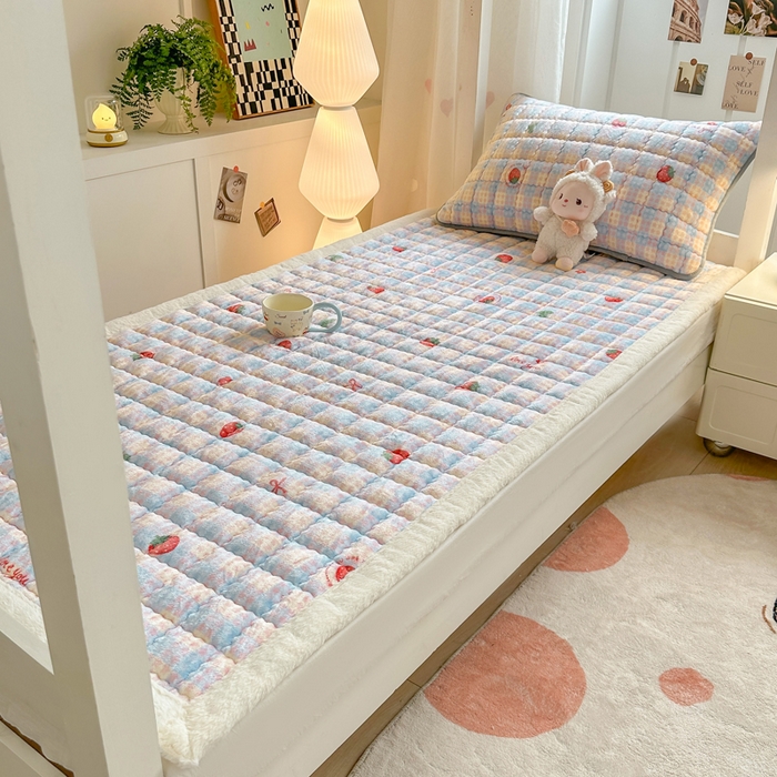 91家纺网 家纺一手货源 找家纺 韩巢家纺 2025款秋冬季上下铺牛奶绒床垫床护垫学生床褥子宿舍寝室床褥铺底 暖绒-草莓软心