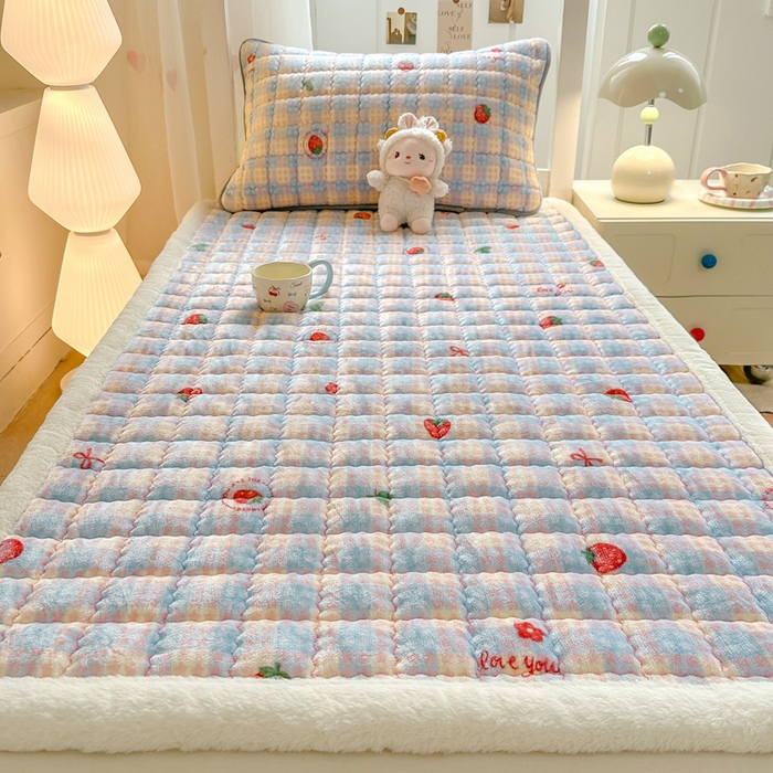 91家纺网 家纺一手货源 找家纺 韩巢家纺 2025款秋冬季上下铺牛奶绒床垫床护垫学生床褥子宿舍寝室床褥铺底 暖绒-草莓软心