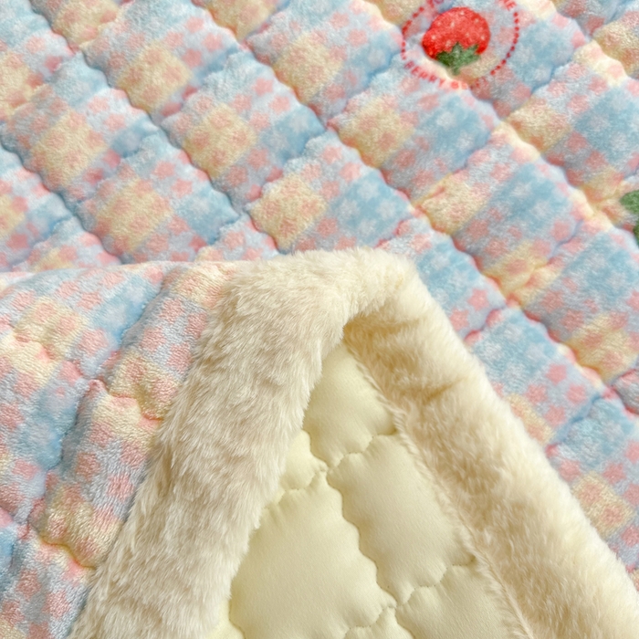 91家纺网 家纺一手货源 找家纺 韩巢家纺 2025款秋冬季上下铺牛奶绒床垫床护垫学生床褥子宿舍寝室床褥铺底 暖绒-草莓软心