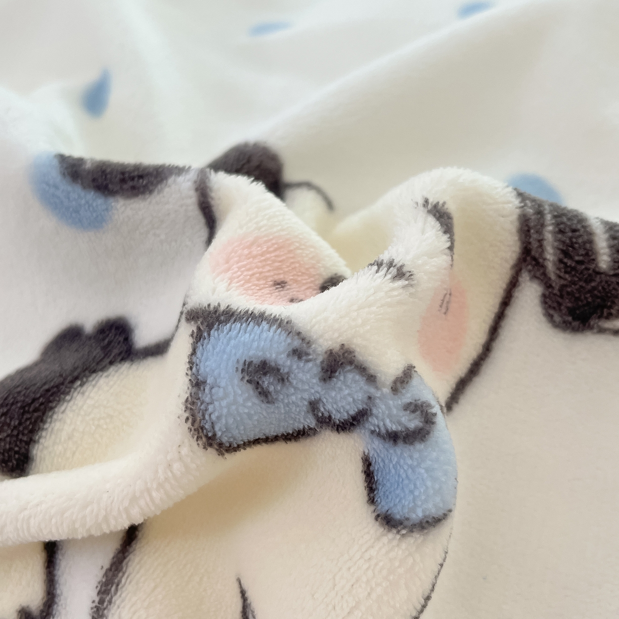 91家纺网 家纺一手货源 找家纺 启发 2025新款高克重小清新牛奶绒印花四件套 点点狗