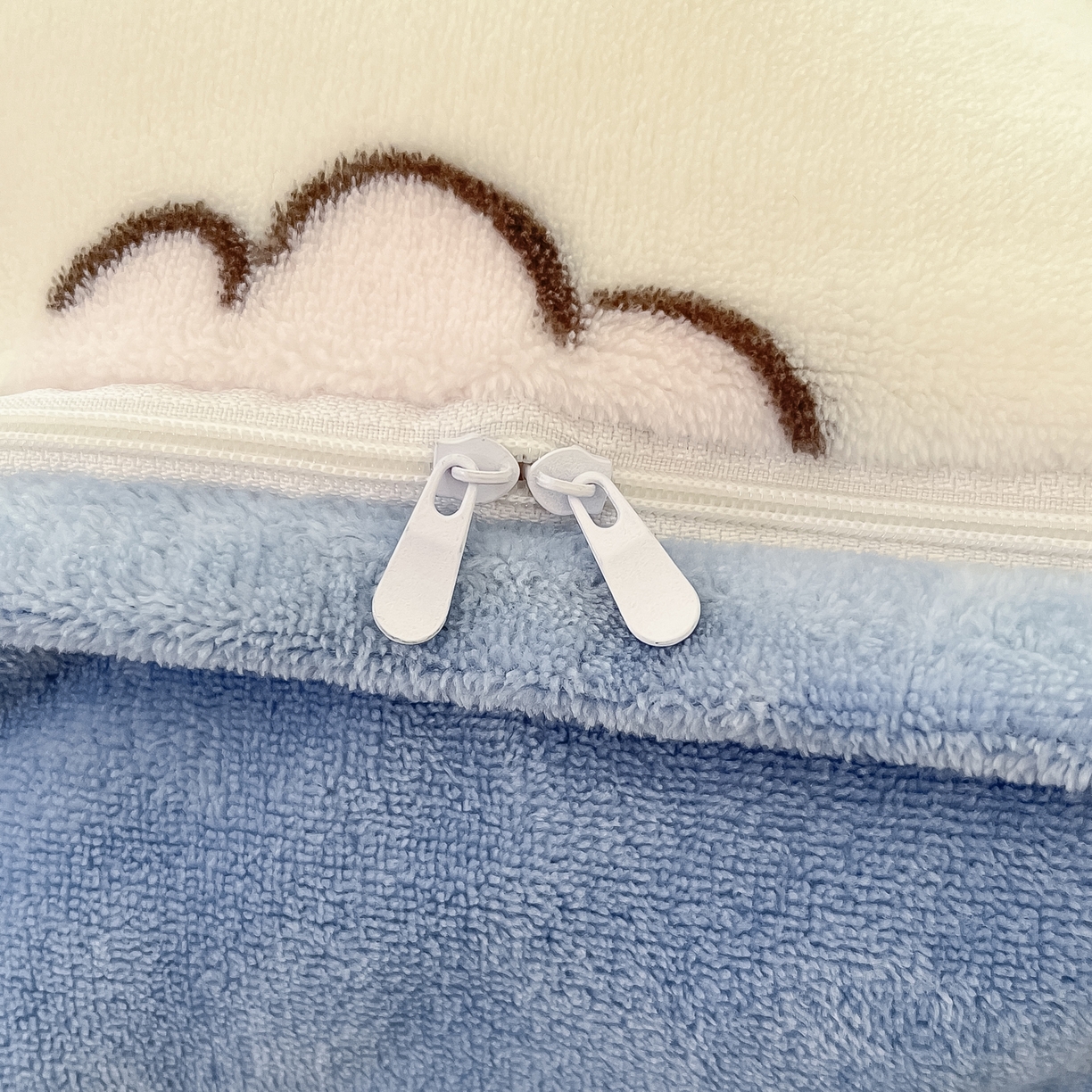 91家纺网 家纺一手货源 找家纺 启发 2025新款高克重小清新牛奶绒印花四件套 点点狗