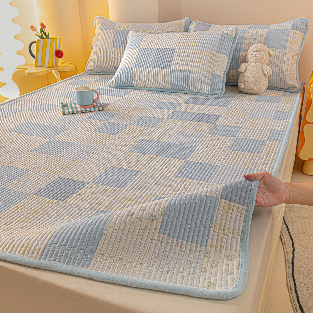 91家纺网 家纺一手货源 找家纺 恒尚居 2025新款A版全棉B版牛奶绒夹棉床褥垫A类四季可用学生床垫-秋冬款三件套系列三 芳菲-蓝【A纯棉-B牛奶绒】