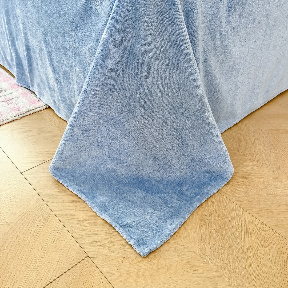 91家纺网 家纺一手货源 找家纺 启发 2025新款高克重小清新牛奶绒印花四件套 点点狗