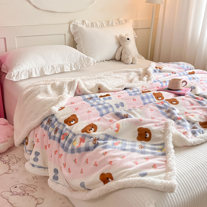 91家纺网 家纺一手货源 找家纺 川悦生活 2025新款牛奶绒羊羔绒毯子毛毯 毛毯奶朵布丁熊