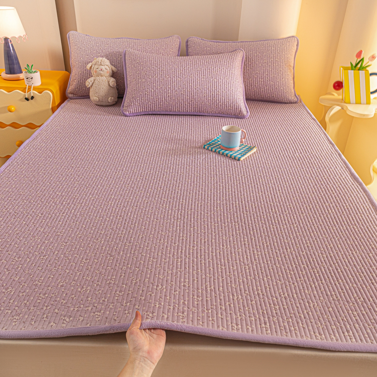 91家纺网 家纺一手货源 找家纺 恒尚居 2025新款A版全棉B版牛奶绒夹棉床褥垫A类四季可用学生床垫-秋冬款三件套系列三 花言【A纯棉-B牛奶绒】