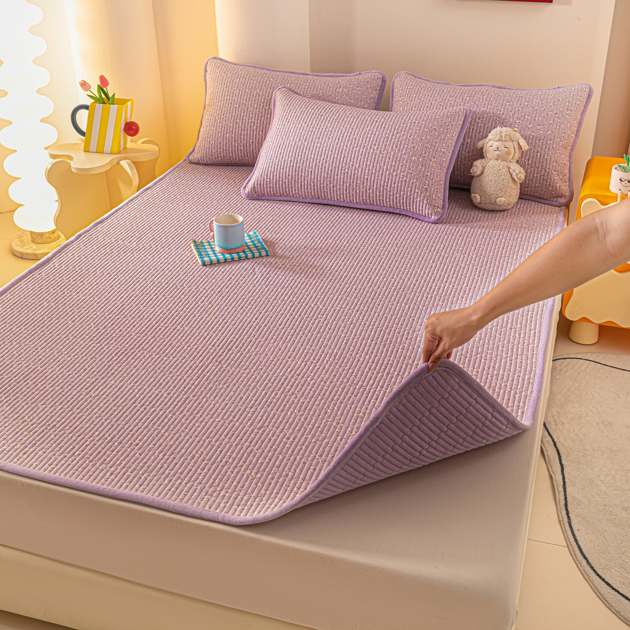 91家纺网 家纺一手货源 找家纺 恒尚居 2025新款A版全棉B版牛奶绒夹棉床褥垫A类四季可用学生床垫-秋冬款三件套系列三 花言【A纯棉-B牛奶绒】