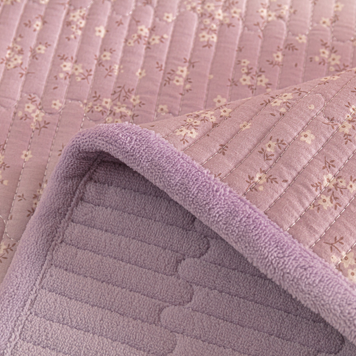 91家纺网 家纺一手货源 找家纺 恒尚居 2025新款A版全棉B版牛奶绒夹棉床褥垫A类四季可用学生床垫-秋冬款三件套系列三 花言【A纯棉-B牛奶绒】