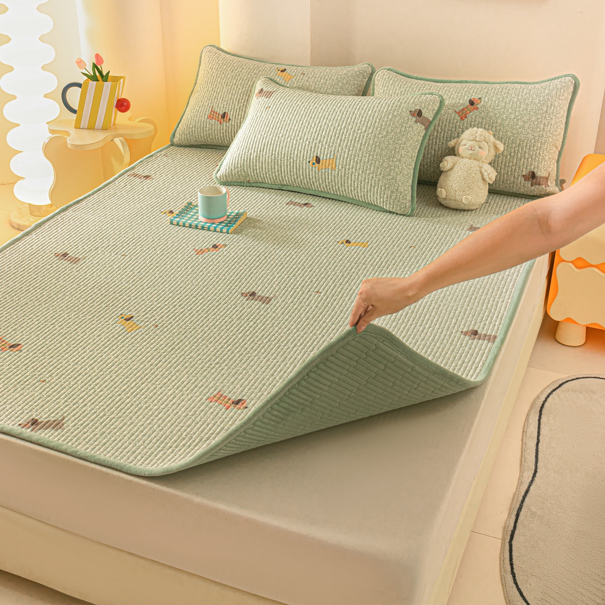 91家纺网 家纺一手货源 找家纺 恒尚居 2025新款A版全棉B版牛奶绒夹棉床褥垫A类四季可用学生床垫-秋冬款三件套系列一 布丁狗【A纯棉-B牛奶绒】