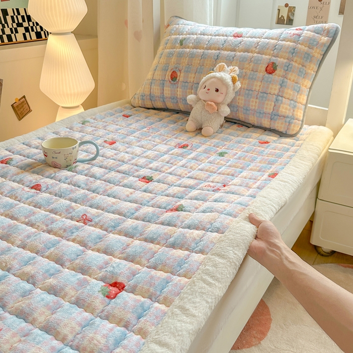 91家纺网 家纺一手货源 找家纺 韩巢家纺 2025款秋冬季上下铺牛奶绒床垫床护垫学生床褥子宿舍寝室床褥铺底 暖绒-草莓软心