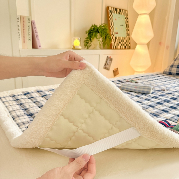 91家纺网 家纺一手货源 找家纺 韩巢家纺 2025款秋冬季上下铺牛奶绒床垫床护垫学生床褥子宿舍寝室床褥铺底 暖绒-蓝格英伦熊