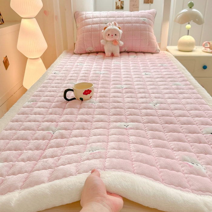 91家纺网 家纺一手货源 找家纺 韩巢家纺 2025款秋冬季上下铺牛奶绒床垫床护垫学生床褥子宿舍寝室床褥铺底 暖绒-绒绒小狗-粉