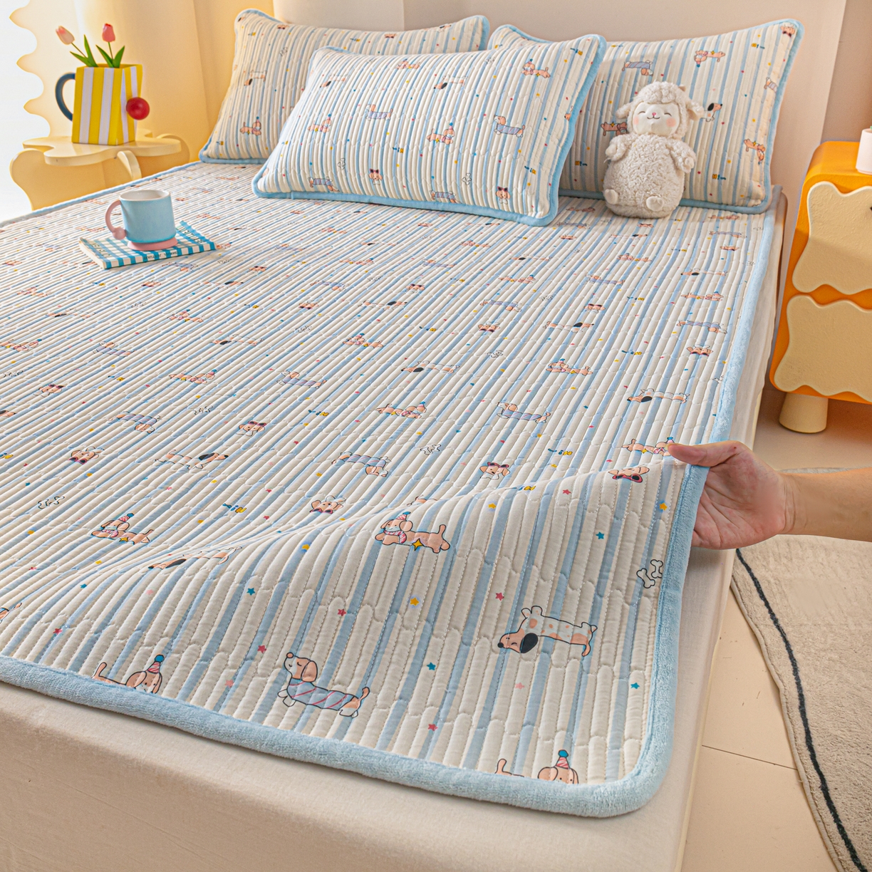 91家纺网 家纺一手货源 找家纺 恒尚居 2025新款A版全棉B版牛奶绒夹棉床褥垫A类四季可用学生床垫-秋冬款三件套系列一 机灵旺仔【A纯棉-B牛奶绒】